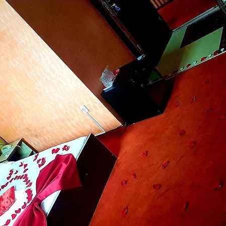 Asia Hotel Targu Jiu Bagian luar foto