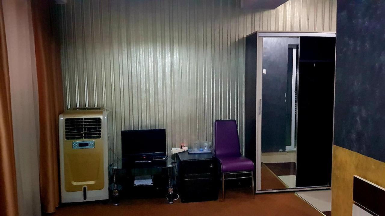 Asia Hotel Targu Jiu Bagian luar foto