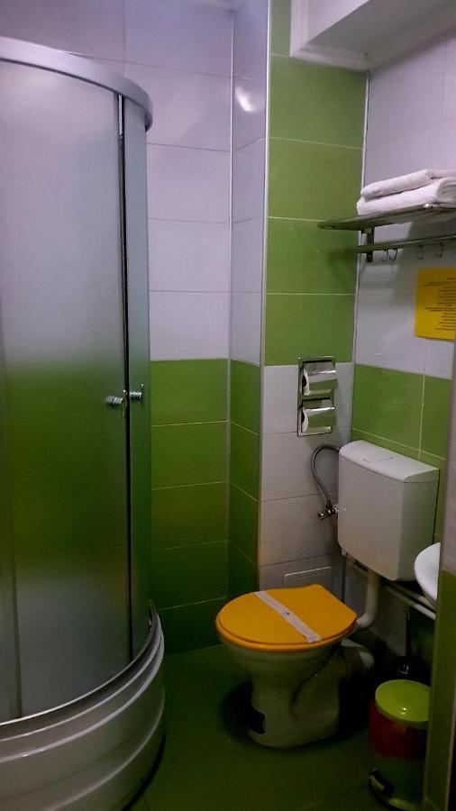 Asia Hotel Targu Jiu Bagian luar foto