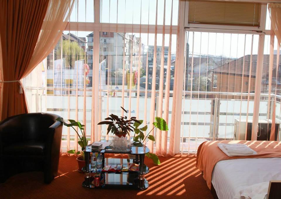 Asia Hotel Targu Jiu Bagian luar foto