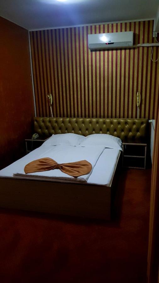 Asia Hotel Targu Jiu Bagian luar foto