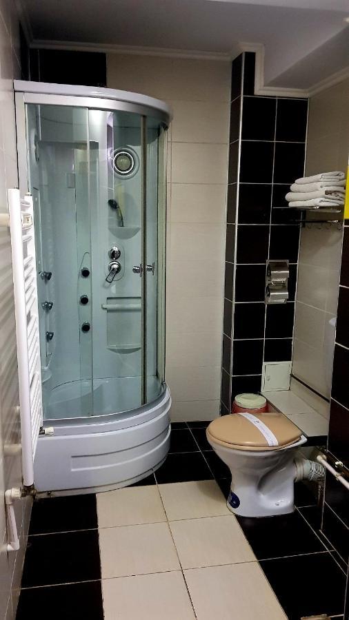 Asia Hotel Targu Jiu Bagian luar foto