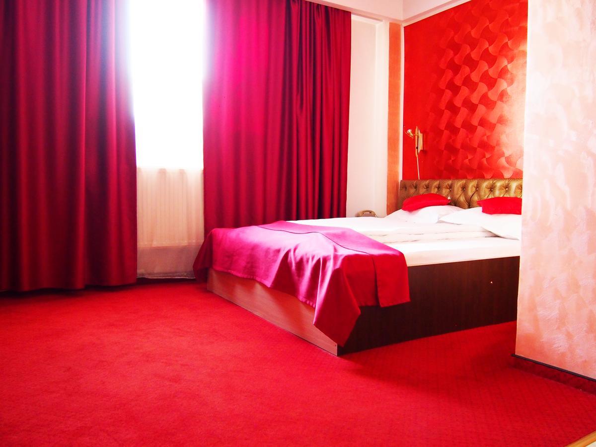 Asia Hotel Targu Jiu Bagian luar foto