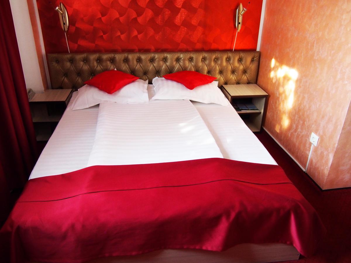 Asia Hotel Targu Jiu Bagian luar foto