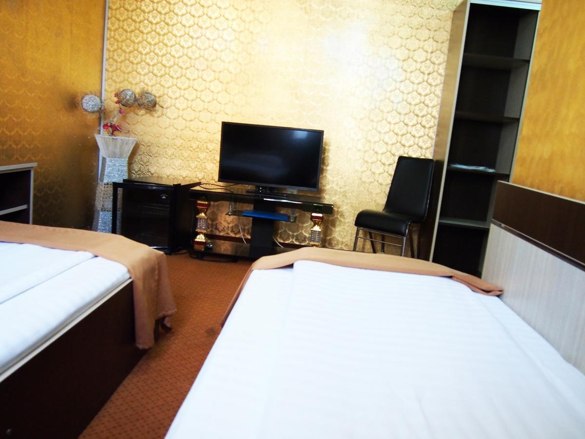 Asia Hotel Targu Jiu Bagian luar foto