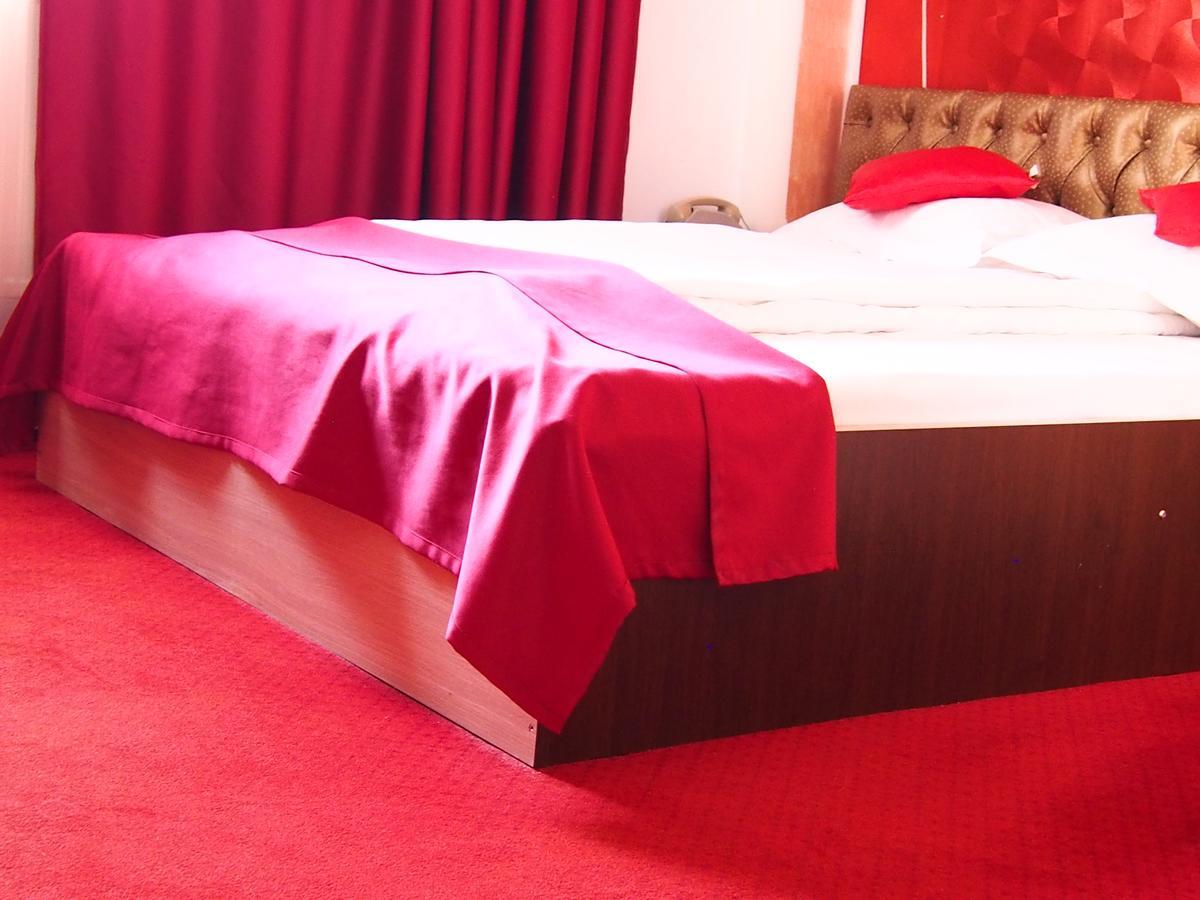Asia Hotel Targu Jiu Bagian luar foto