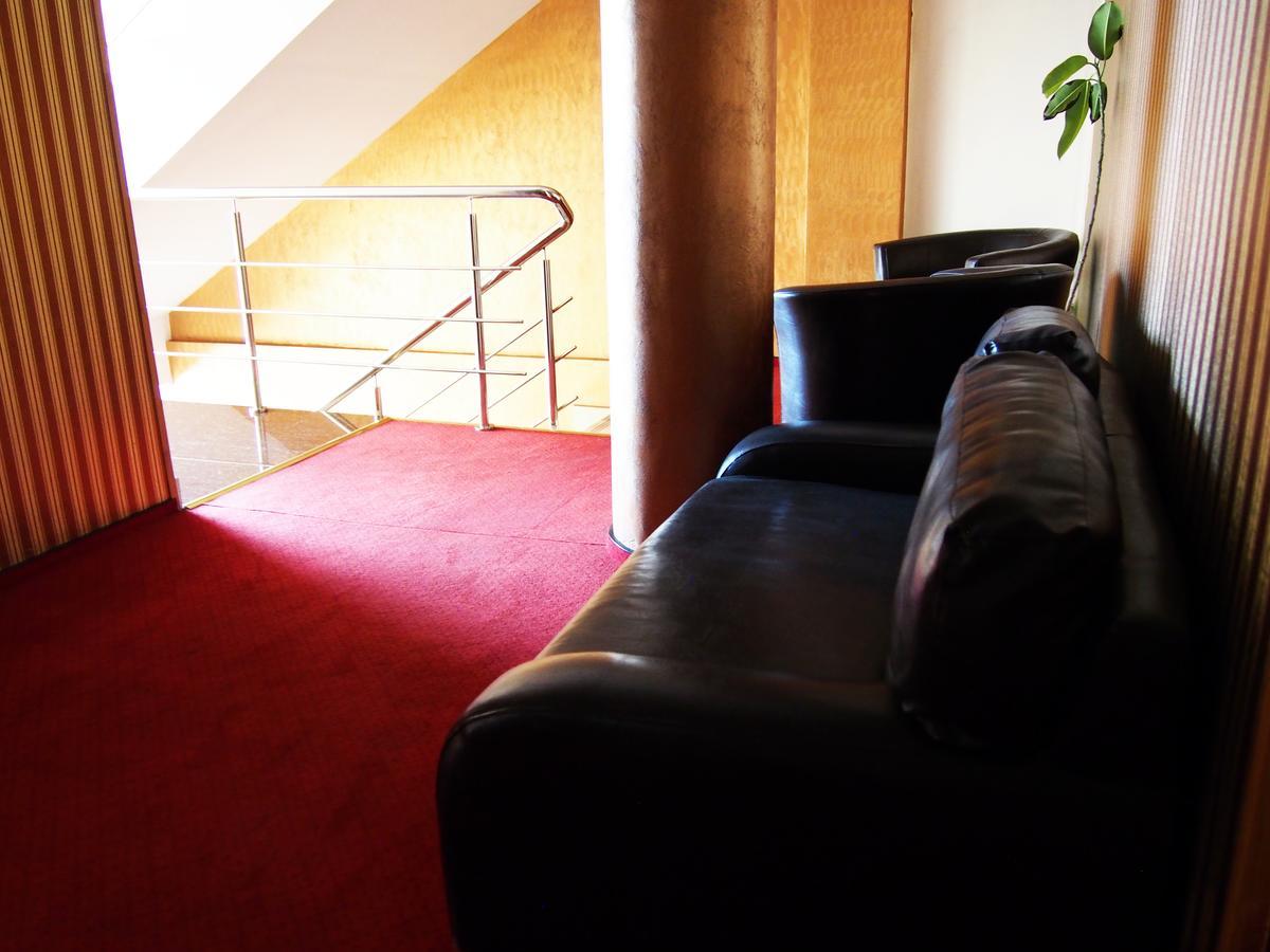 Asia Hotel Targu Jiu Bagian luar foto