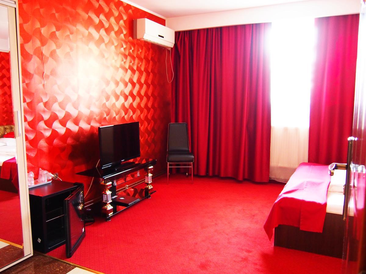 Asia Hotel Targu Jiu Bagian luar foto