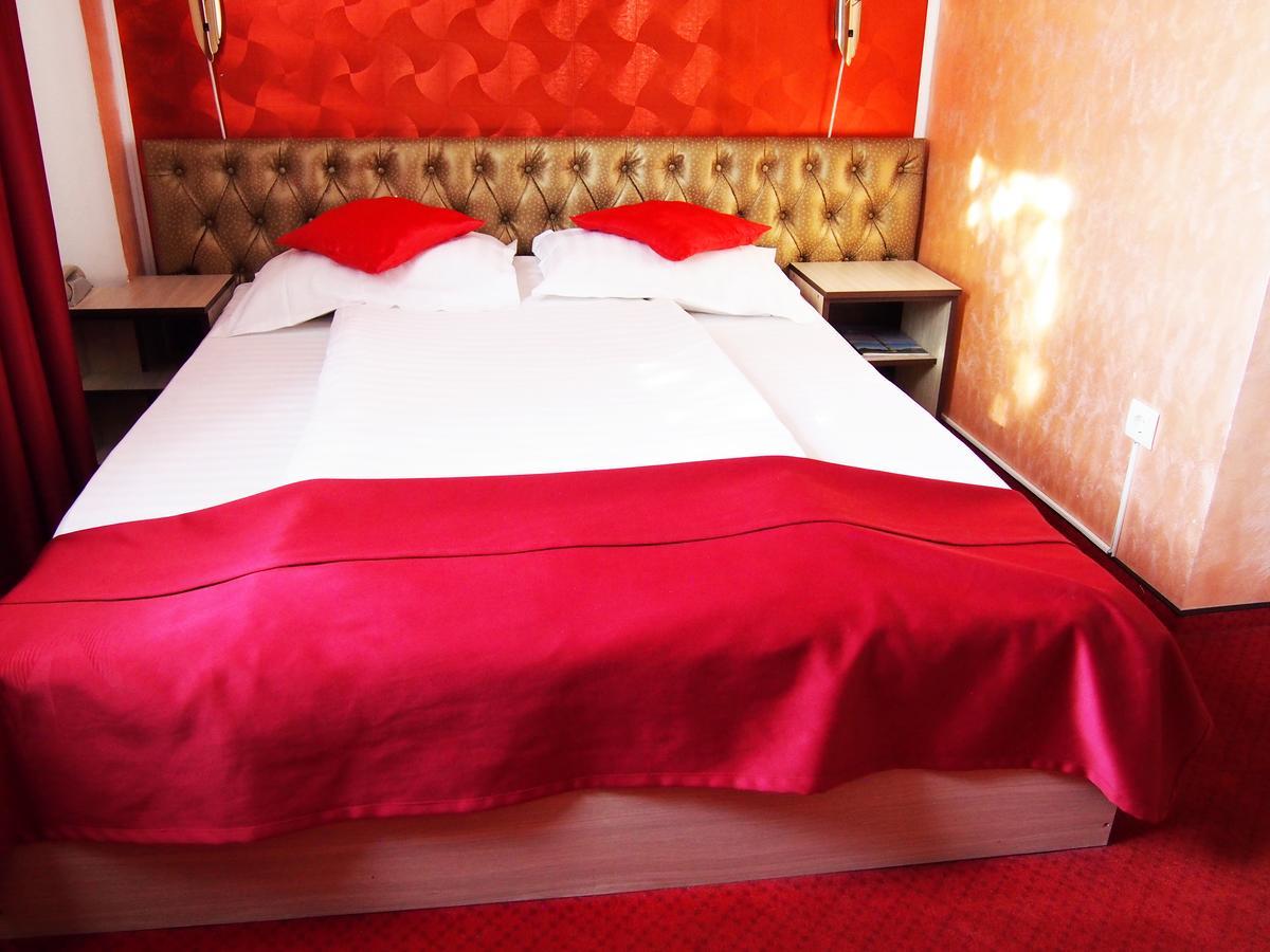 Asia Hotel Targu Jiu Bagian luar foto